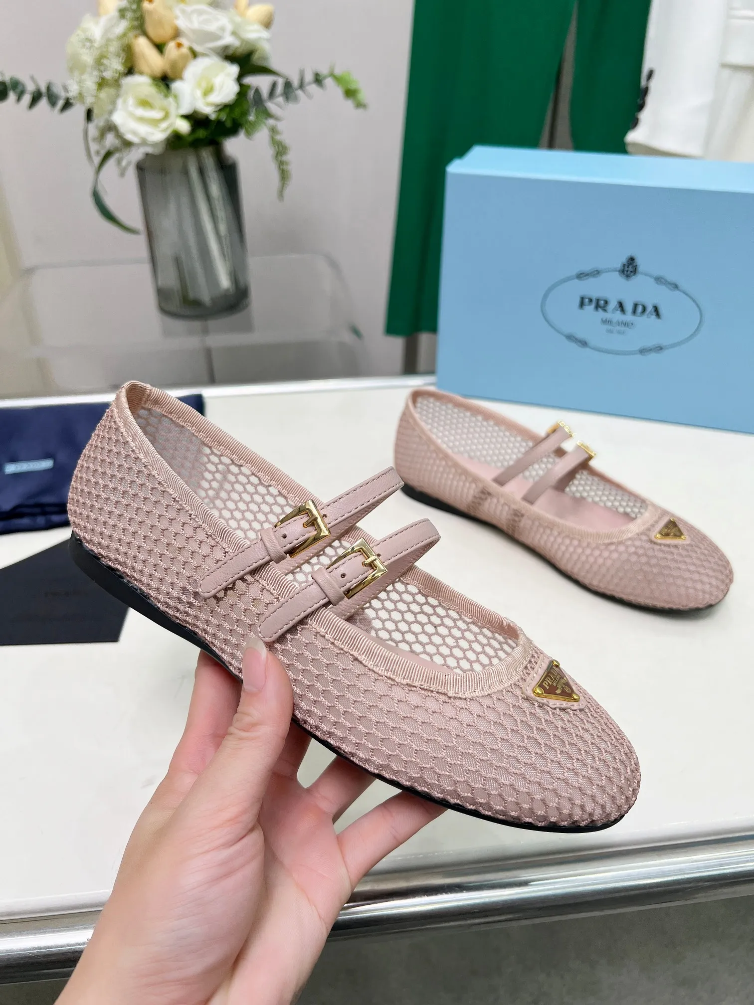 👟👟Ex-factory price 520👟👟 PRADA💝💝25ss💯💯💯New British style dancing shoes Small leather loafers - retro fashion classic items New products created at the first major show of Paris Fashion Week Inspirations are cleverly combined by the D chief designer on the perfect shoe shape. Matched with brand buckles, it is more fashionable. Upper: imported rhombus lining: cowhide lining sole: original [Fireworks][Fireworks] 1:1 molded foam sole Size: 35-41 yards